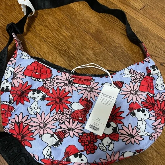 BAGGU: Floral Snoopy Medium Crescent Bag ❤️ - Picture 3 of 3